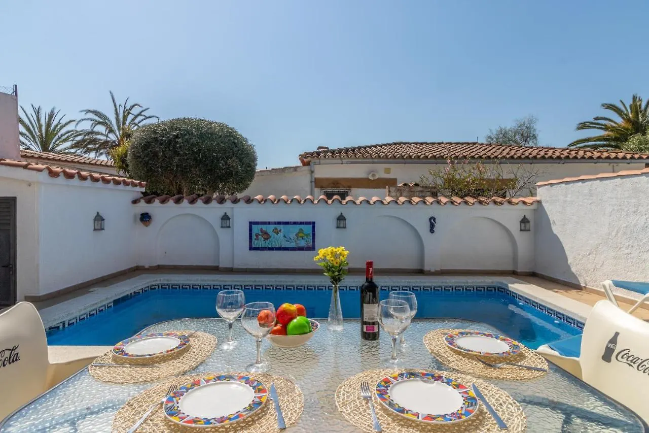 Goldhome - Requesens - Piscina Privada, Cerca Playa Empuriabrava Holiday home