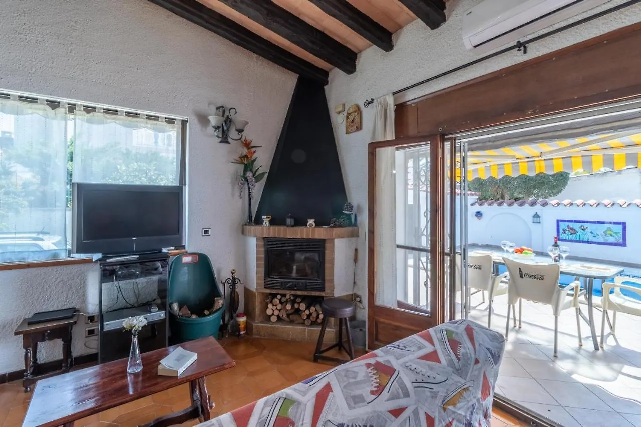 Goldhome - Requesens - Piscina Privada, Cerca Playa Empuriabrava Holiday home