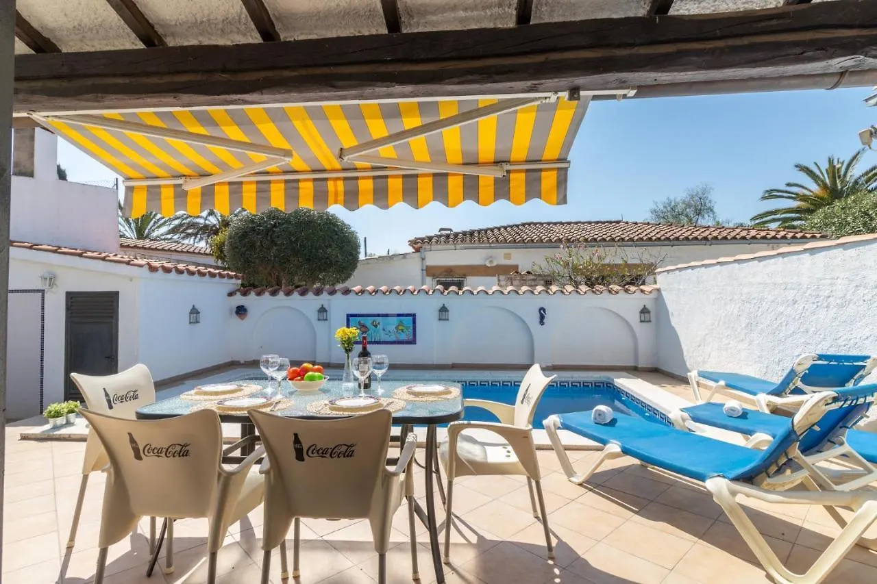 Holiday home Goldhome - Requesens - Piscina Privada, Cerca Playa Empuriabrava