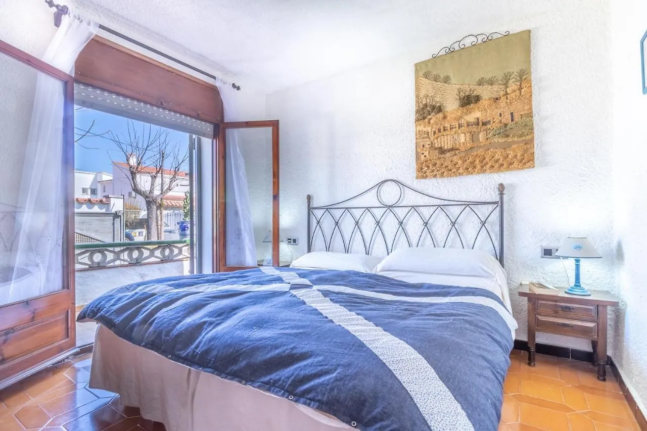 Goldhome - Requesens - Piscina Privada, Cerca Playa Empuriabrava Spain