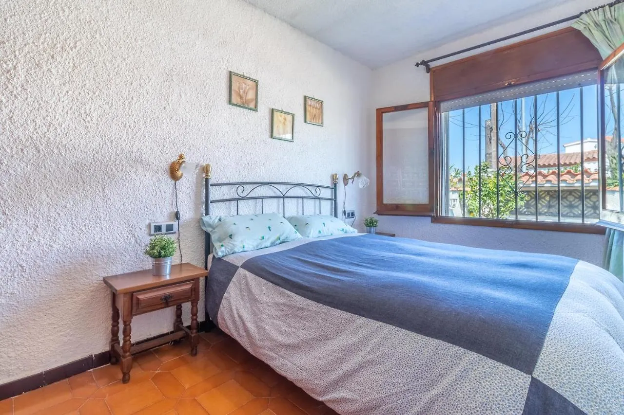 Goldhome - Requesens - Piscina Privada, Cerca Playa Empuriabrava Spain